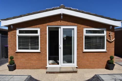 Anderby Creek House | Monty's Retreat: Family Friendly & Pet Welcoming Getaway