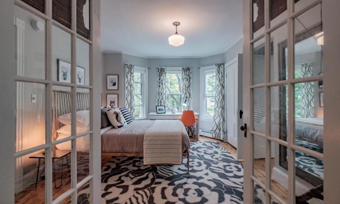 East End Apartment | Monument SWEET! - Pet & Child Friendly 4-Star Retreat