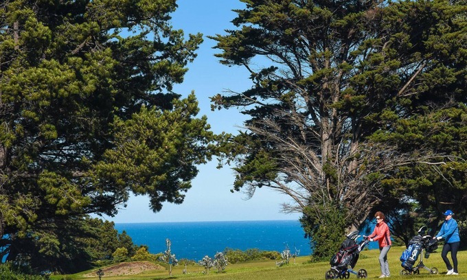 Flinders House | Monymusk: Scenic Golf Course Views & Family-Friendly Stays