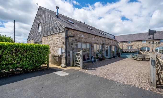 Chathill House | Spacious Moo House: Family-Friendly Retreat for 12 Guests