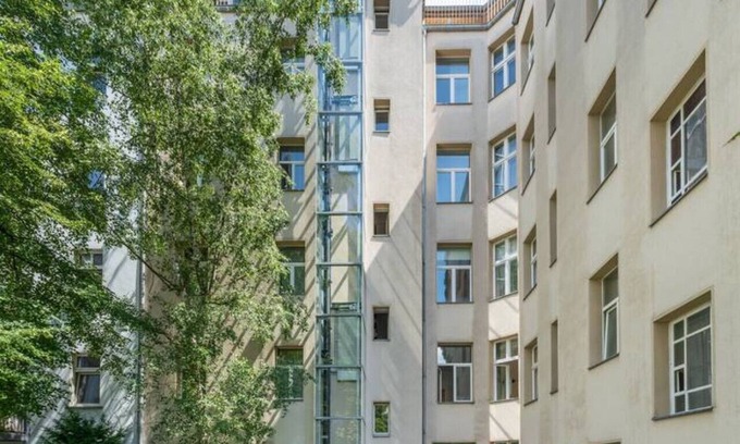 Friedrichshain Apartment | Inviting Mooeve 18 Apartment in Berlin with Spa & Kitchen