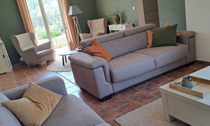 Bonnieux Villa | Beautifully Renovated Villa with Pool and Scenic Views