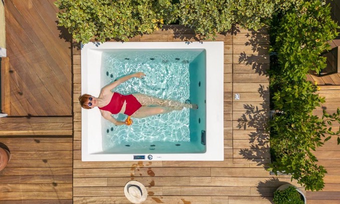 Thissio Hotel | Elegant Moon And Stars Athens with Hot Tub & Breakfast