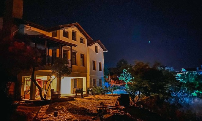 Sefa Camlık House | Discover Moon Ayvalık: Family-Friendly with Breakfast Included