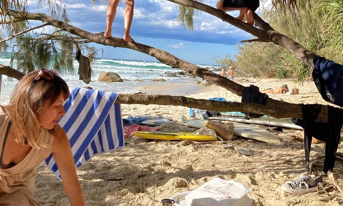 Mullumbimby House | Moon Cottage: Ideal Oceanfront Getaway with Spa & Views