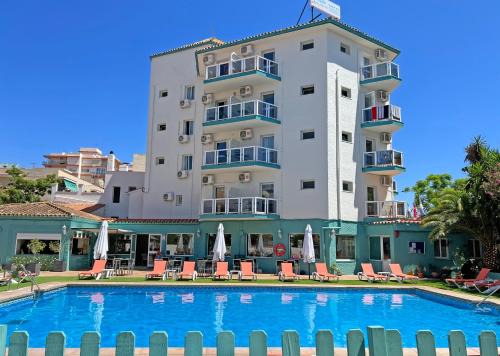 Fuengirola City Centre Hotel | Relax at Moon Dreams Fuengirola: Oceanfront Pet-Friendly Retreat