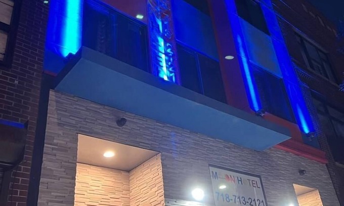 Brownsville Hotel | Comfortable Moon Hotel Brooklyn: Family-Friendly & Breakfast
