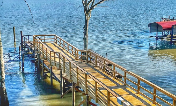 Dundee House | Relax at Moon Lake Escape: Poolside Retreat Near Clarksdale
