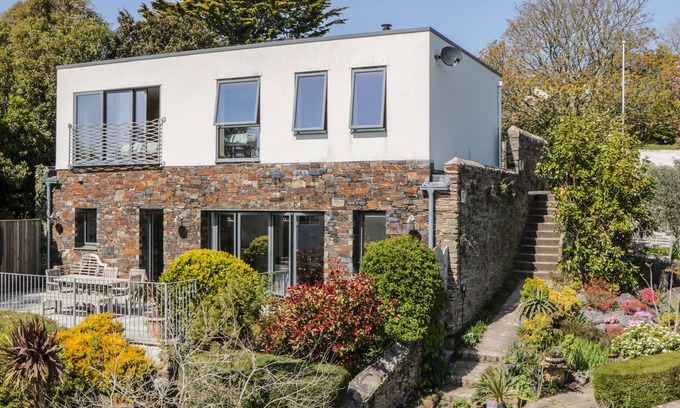 Newton Ferrers Cottage | Family-Friendly Moon Lizard with Ocean Views in Newton Ferrers