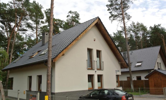 Lukecin House | Moon: Pet-Friendly Escape with Exceptional Guest Rating