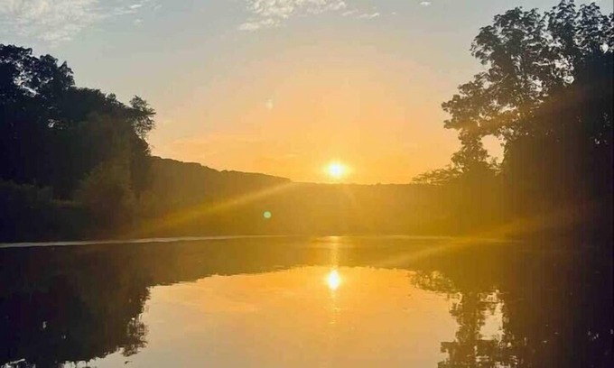 Hartsburg Cabin | Serene Moon-Rise Cabin: Unique Stay by Katy Trail