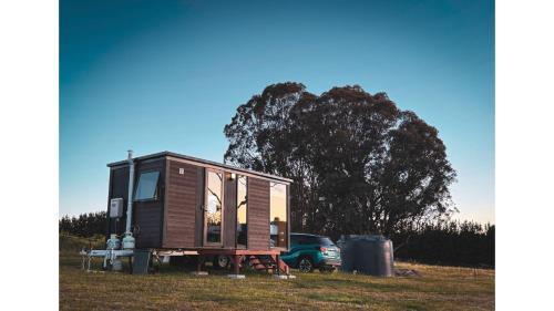 Limerick House | Moon Shadow: Pet-Friendly Retreat for Your Getaway
