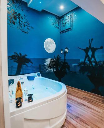 Taranto Apartment | Relax at Taranto Centro - Suite with Hot Tub Amenities