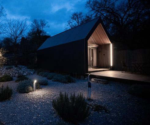 Sezana House | Guest Rated 10/10: Moon Tiny House at Callin Wines