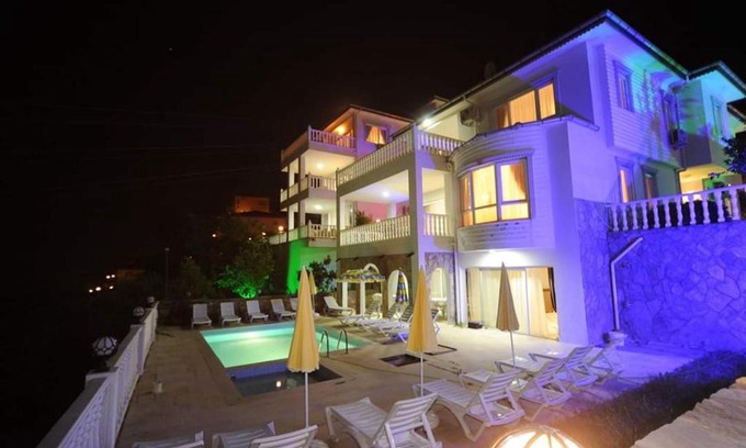 Alanya Apartment | Discover Moon Villas: Family-Friendly Getaway with Pools