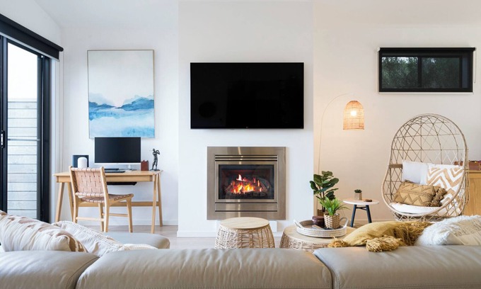 Fingal House | Moonah Retreat: Scenic Views, 10/10 Guest Rated Experience