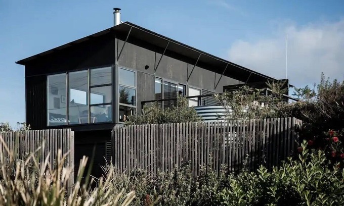 Beaumaris Apartment | Moonbird Beach Shack: Your Ocean Escape Awaits
