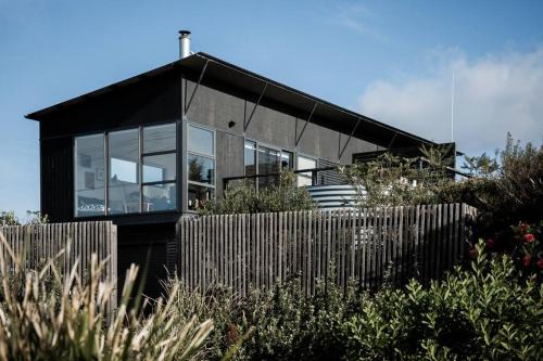 Beaumaris House | Oceanfront Moonbird Beach Shack - Perfect Family Getaway