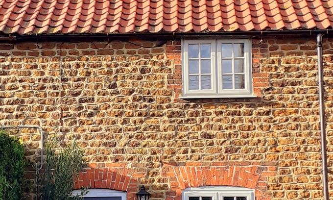 Heacham Cottage | Discover Moongazer Cottage in Heacham: Guest Rated 9.8