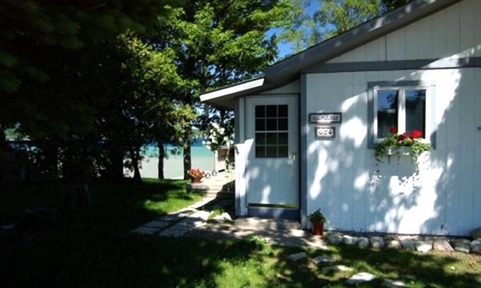 Suttons Bay Cottage | Moonglade Cottage: Waterfront Getaway with Ocean Views