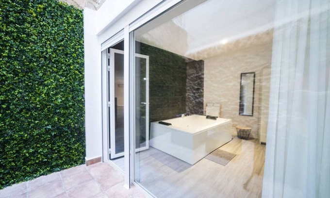 Sant Blai Apartment | Relax at Moonkey: Cardenal Payá with Jacuzzi & Patio