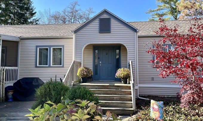 Union Pier Apartment | Beach Bungalow Near Lake Michigan with Pool & Ocean View