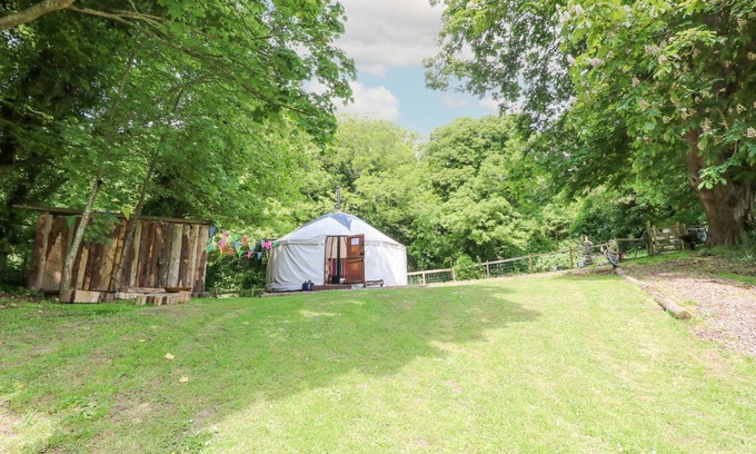 Ventnor Cottage | MOONLIGHT, character holiday cottage, with open fire in Ventnor