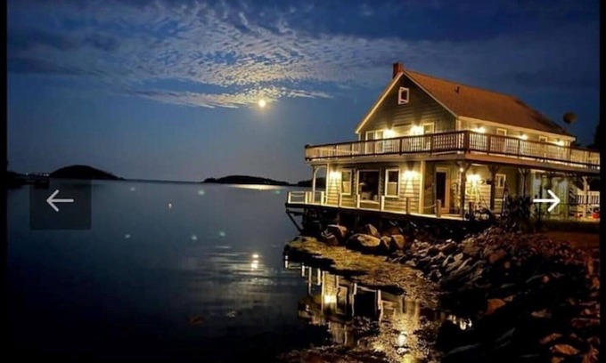 Northwest Cove Cottage | Cozy Moonlight Cottage: Pet-Friendly Stay with Breakfast