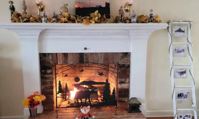 Burks Fork Bed & Breakfast | Discover Moonlight Manor Bed and Breakfast: Guest Rated 10/10