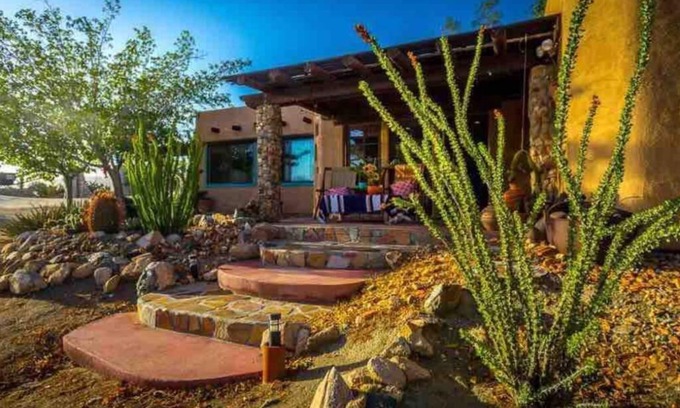 Joshua Tree Highlands House | Moonlight Mesa House: Family-Friendly Retreat with Pool