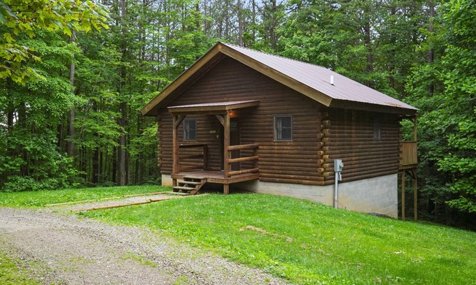 South Bloomingville Cabin | Scenic Moonlight Ridge Cabin on 200 Acres with Spa & Hot Tub