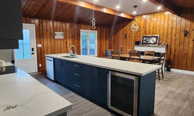 Kawartha Lakes Cottage | Scenic Moonlight Retreat with Ocean View & Family-Friendly Perks