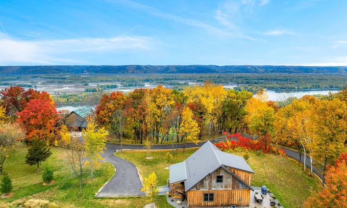 De Soto Cabin | Moonlight Ridge: 10/10 Rated Retreat with Hot Tub & Ocean View