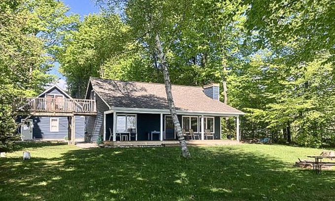 Suttons Bay House | Moonridge Cottage: Cozy Retreat for Families and Pets