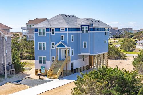 Ocean Isle Estates House | Escape to Moonshine 153: Family-Friendly with Pool & Spa