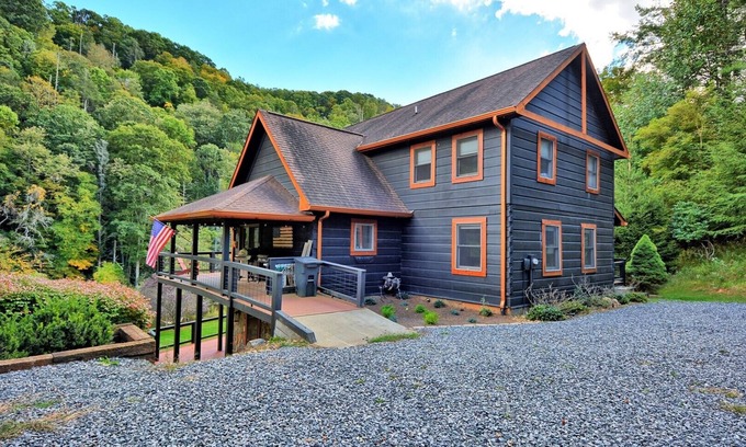 Warrensville Cabin | Riverfront Retreat: Hot Tub, Pool Table & Fire Pit Await