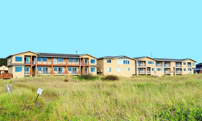 Moclips Hotel | Oceanfront Moonstone Beach Motel with Pet-Friendly Amenities