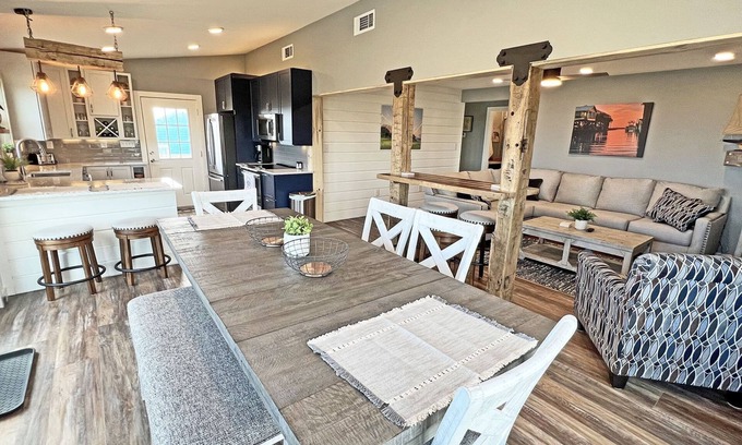 Grand Isle House | Beachfront Retreat at Moonstruck Crab - Rated 9.8/10