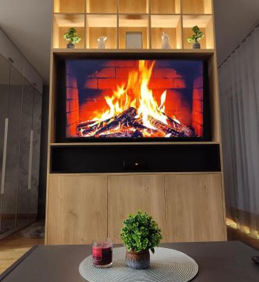 Zemun Apartment | Highly Rated MoonZE Apartment with Free Parking for Families