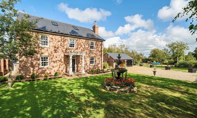 Poulton-le-Fylde Cottage | Family-Friendly Moor End Manor with Spa & Hot Tub