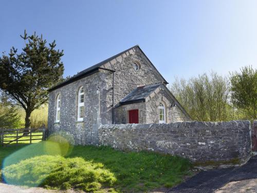 Saint Breward House | Unforgettable Moor View Chapel: Pet-Friendly Retreat