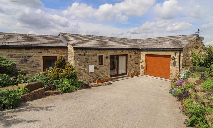 Barkisland House | Experience Moorbottom Stables: 4-Star Guest Rated Stay