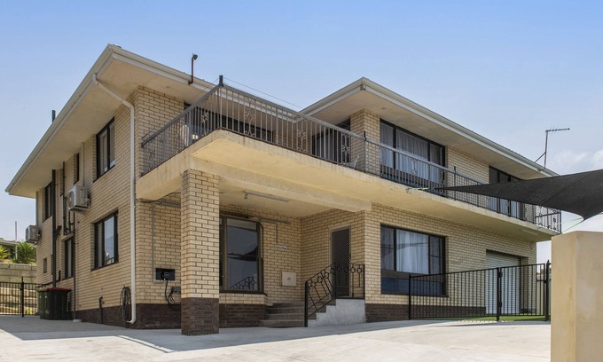 Guilderton House | Family-Friendly Retreat with Panoramic Ocean Views