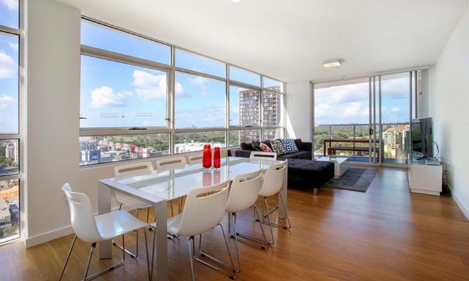 Zetland Apartment | Stylish Zetland Apartment with Views and Hot Tub Access