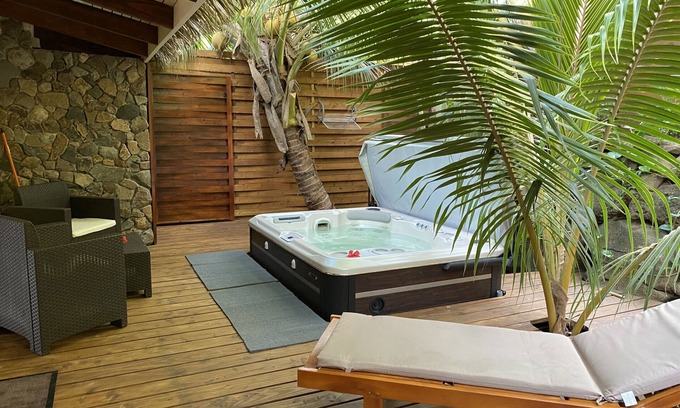 Pihaena Ski Chalet | Experience Paradise at MOOREA - Just Chill Inn