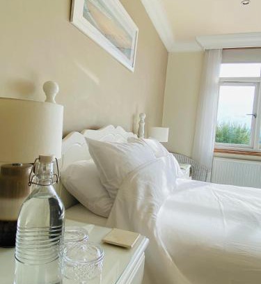 Ruswarp House | Eco-Friendly Mooredge B&B with Hot Tub & Breakfast Included