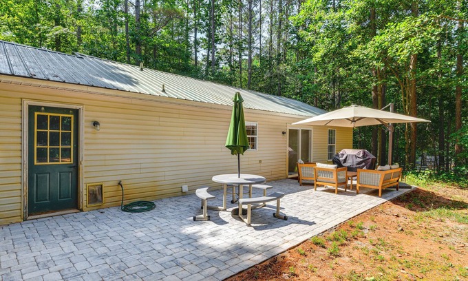 Mooresville House | Mooresville Retreat w/Patio, 1 Mi to Lake Norman!