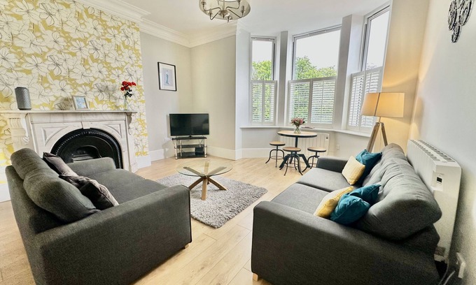 Acomb Apartment | Moorgate View: Family-Friendly Stay with Free Parking