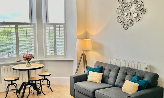 Acomb Apartment | Moorgate View: Family-Friendly Stay with Free Parking