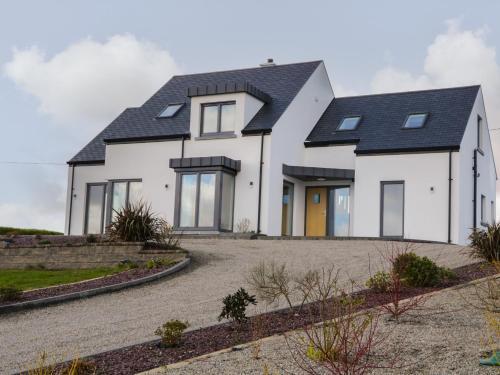 Loughanure House | Explore Moorhen House: A Pet-Friendly 4-Star Retreat
